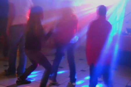 Kinder und Jugendliche auf der Tanzfl&auml;che